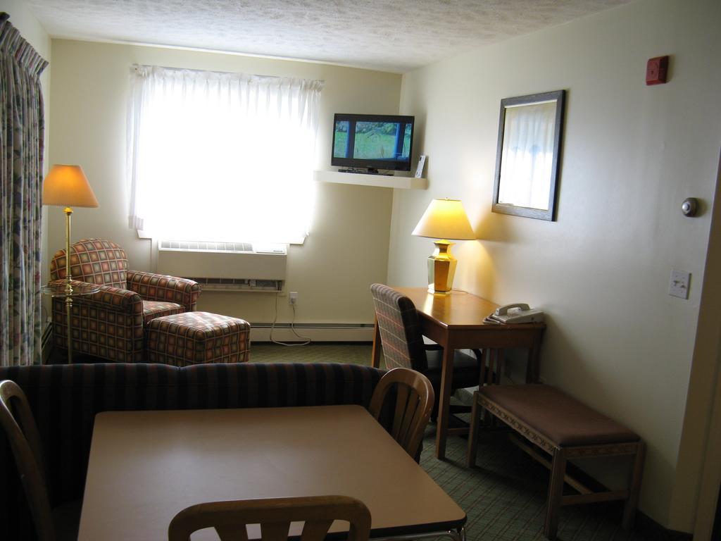 Handys Extended Stay Suites Colchester Zimmer foto