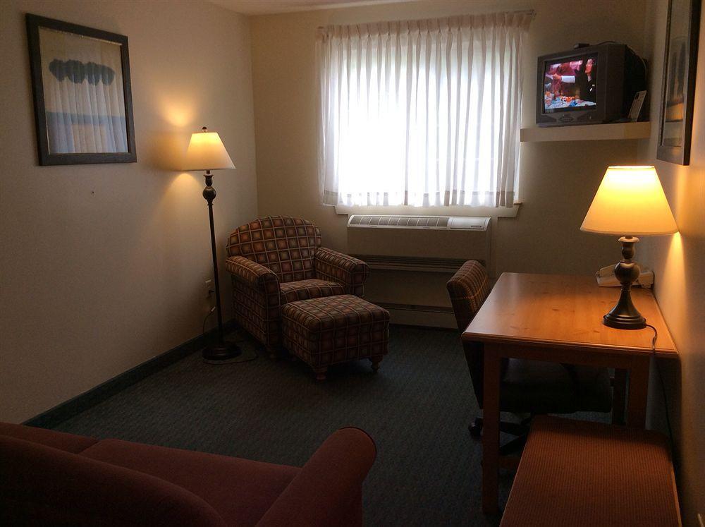Handys Extended Stay Suites Colchester Exterior foto