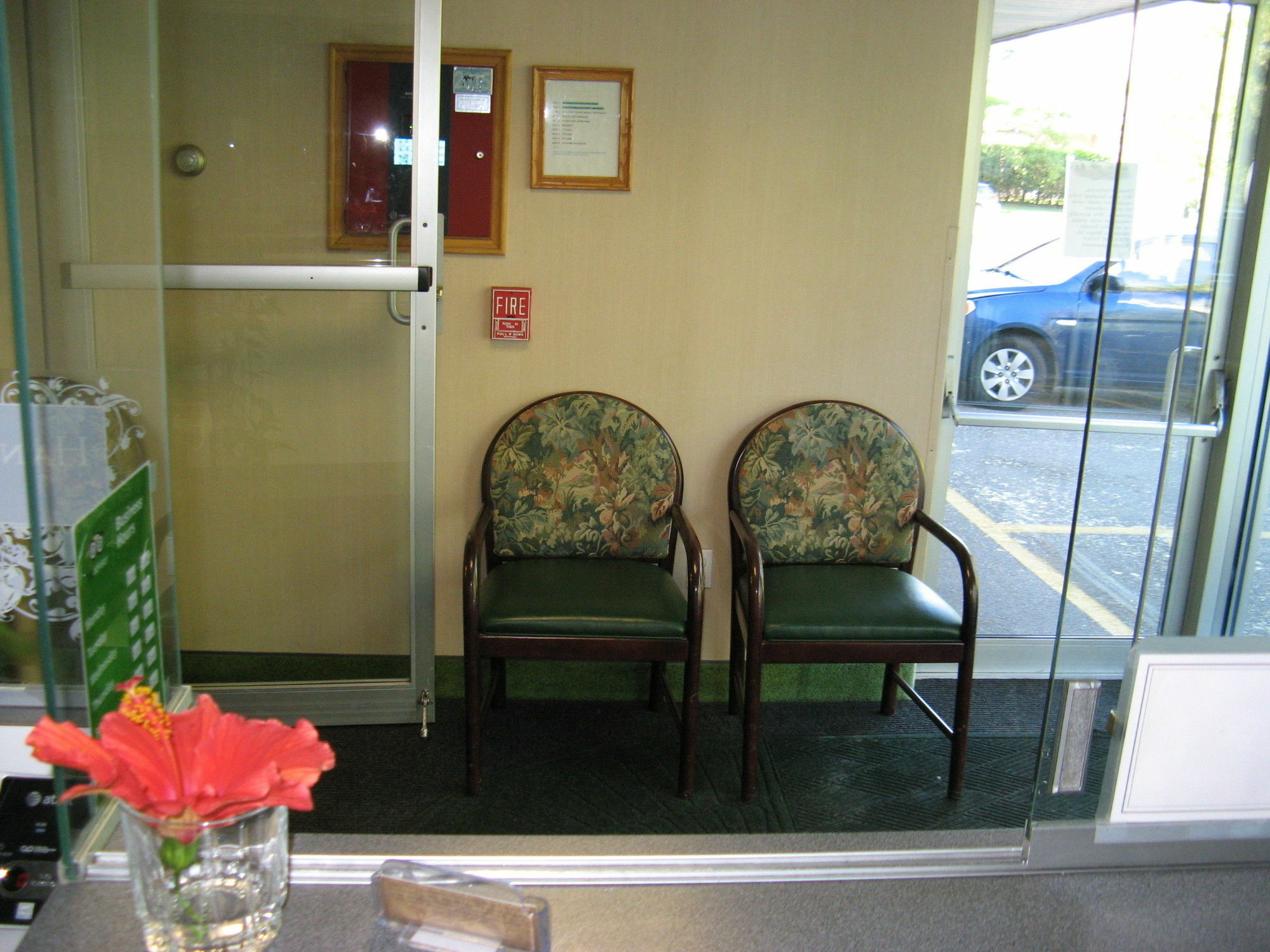 Handys Extended Stay Suites Colchester Exterior foto